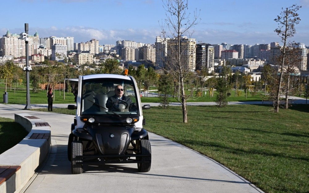 İlham Əliyev Mərkəzi Parkın üçüncü hissəsinin açılışında - FOTOLAR (YENİLƏNİB)