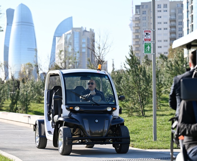 İlham Əliyev Mərkəzi Parkın üçüncü hissəsinin açılışında - FOTOLAR (YENİLƏNİB)