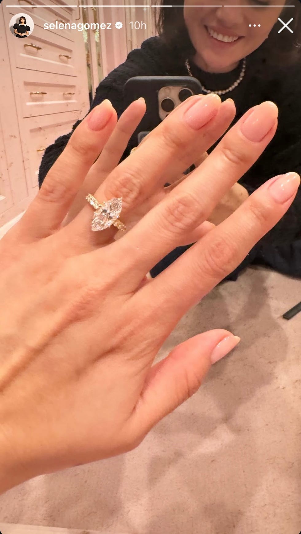 Məşhur müğənninin brilyant nişan üzüyünün qiyməti məlum olub- Fantastik məbləğdə/ FOTO