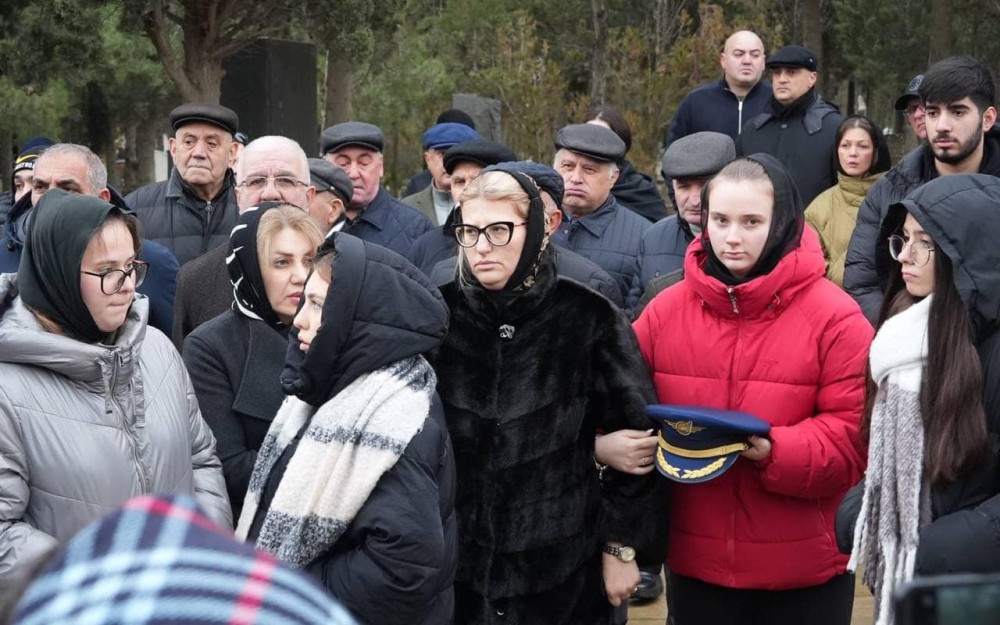 Pilotlar və bələdçi II Fəxri xiyabanda dəfn edildi -FOTOLAR / YENİLƏNİB