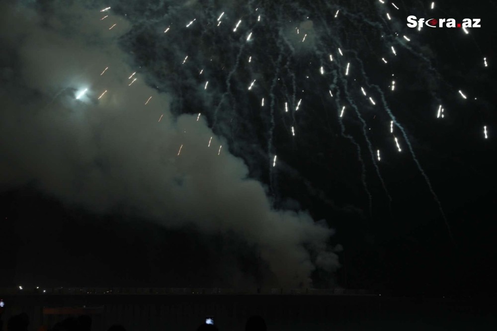 Bakıda möhtəşəm atəşfəşanlıq oldu -FOTO/VİDEO