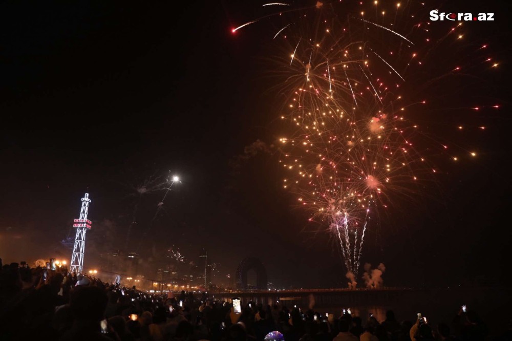 Bakıda möhtəşəm atəşfəşanlıq oldu -FOTO/VİDEO