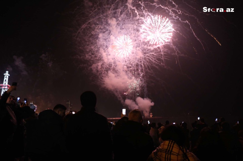 Bakıda möhtəşəm atəşfəşanlıq oldu -FOTO/VİDEO
