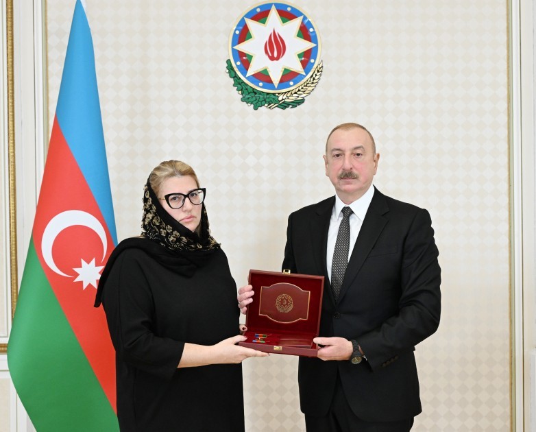 İlham Əliyev medal və ordenləri onlara təqdim etdi -VİDEO+FOTOLAR (YENİLƏNİB)