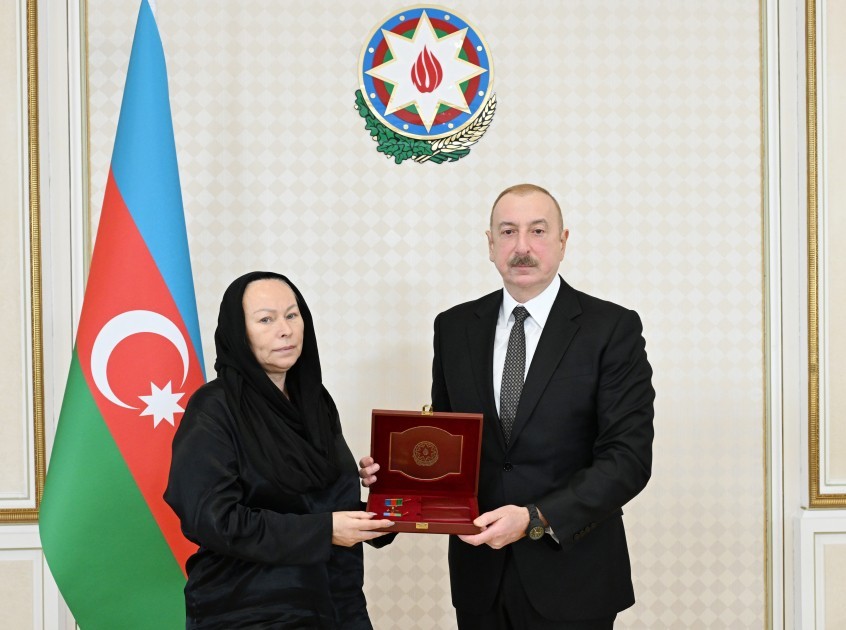 İlham Əliyev medal və ordenləri onlara təqdim etdi -VİDEO+FOTOLAR (YENİLƏNİB)