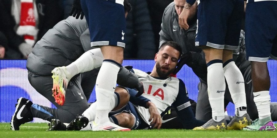 "Tottenhem"in futbolçusu "Liverpul"la oyunda huşunu itirib