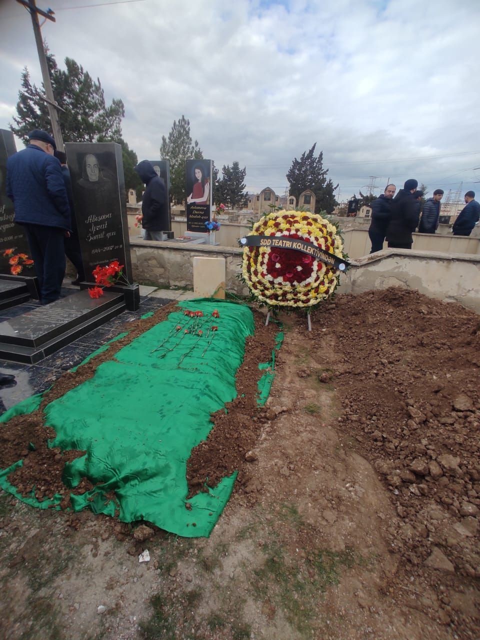 Əməkdar artist Mövsüm Hüseynov dəfn olundu -FOTO (YENİLƏNİB)