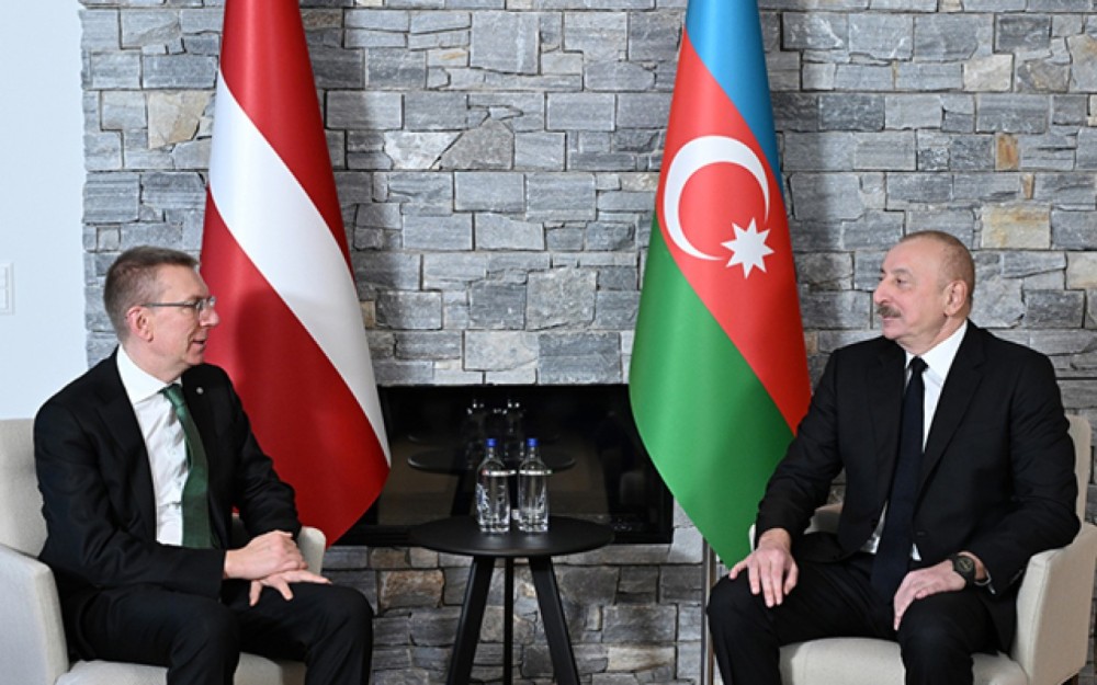 İlham Əliyev Davosda Latviya Prezidenti ilə görüşdü - FOTO