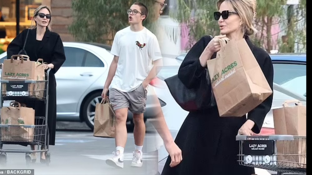 Ancelina Coli Pittdən boşandıqdan sonra oğlu Knoksla alış-veriş edərkən görüntülənib