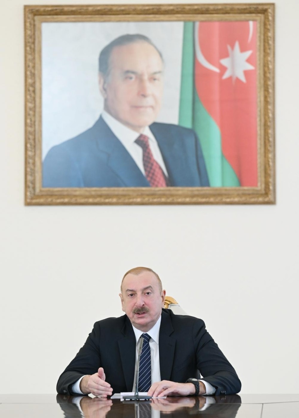 İlham Əliyev müşavirə keçirdi -FOTOLAR (YENİLƏNİB)