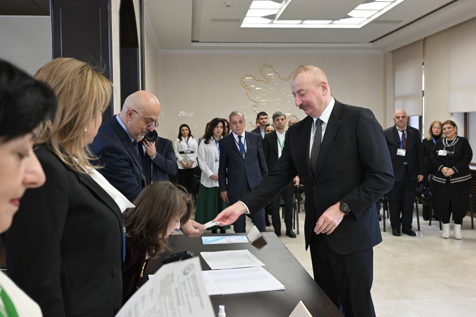 İlham Əliyev səs verdi -FOTOLAR