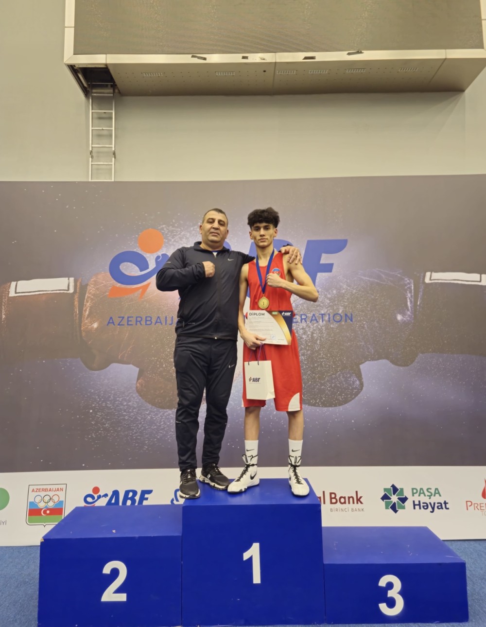 Sumqayıt boksçuları 4 medal qazandı(FOTO)