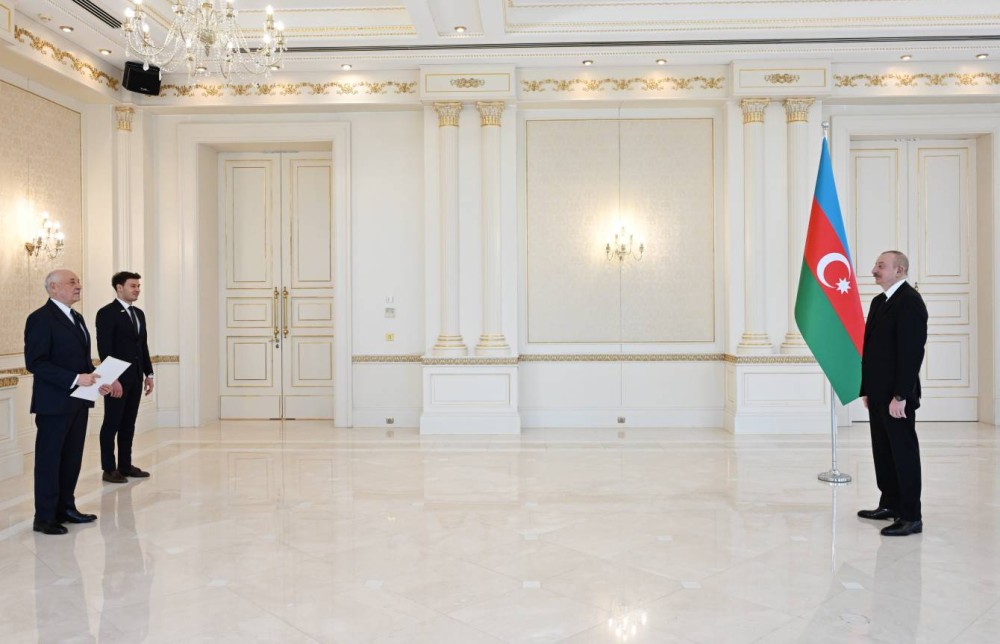 Paraqvayın yeni səfiri etimadnaməsini Azərbaycan Prezidentinə təqdim etdi - YENİLƏNDİ
