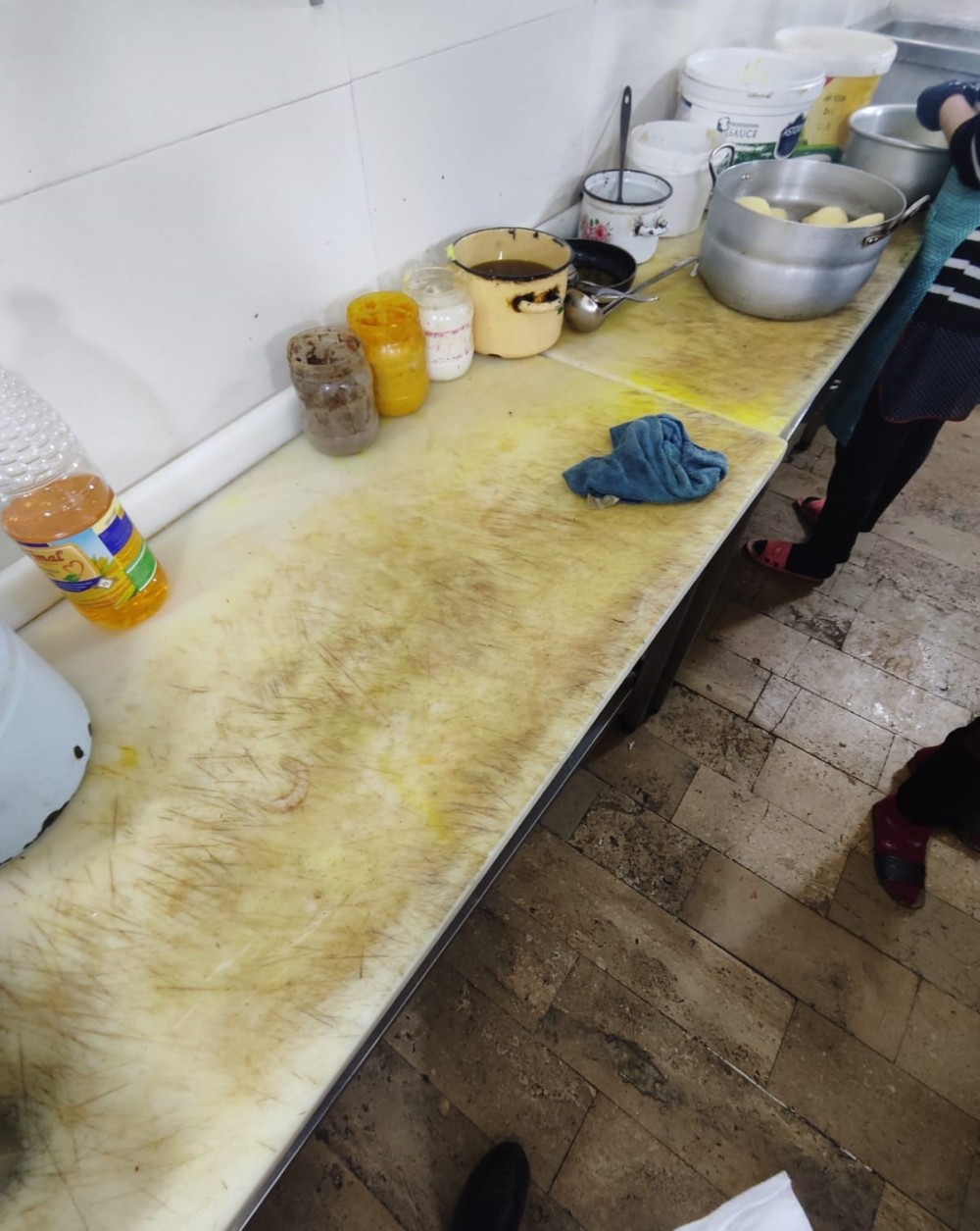 Daha bir restoranda nöqsanlar aşkarlandı/FOTOLAR