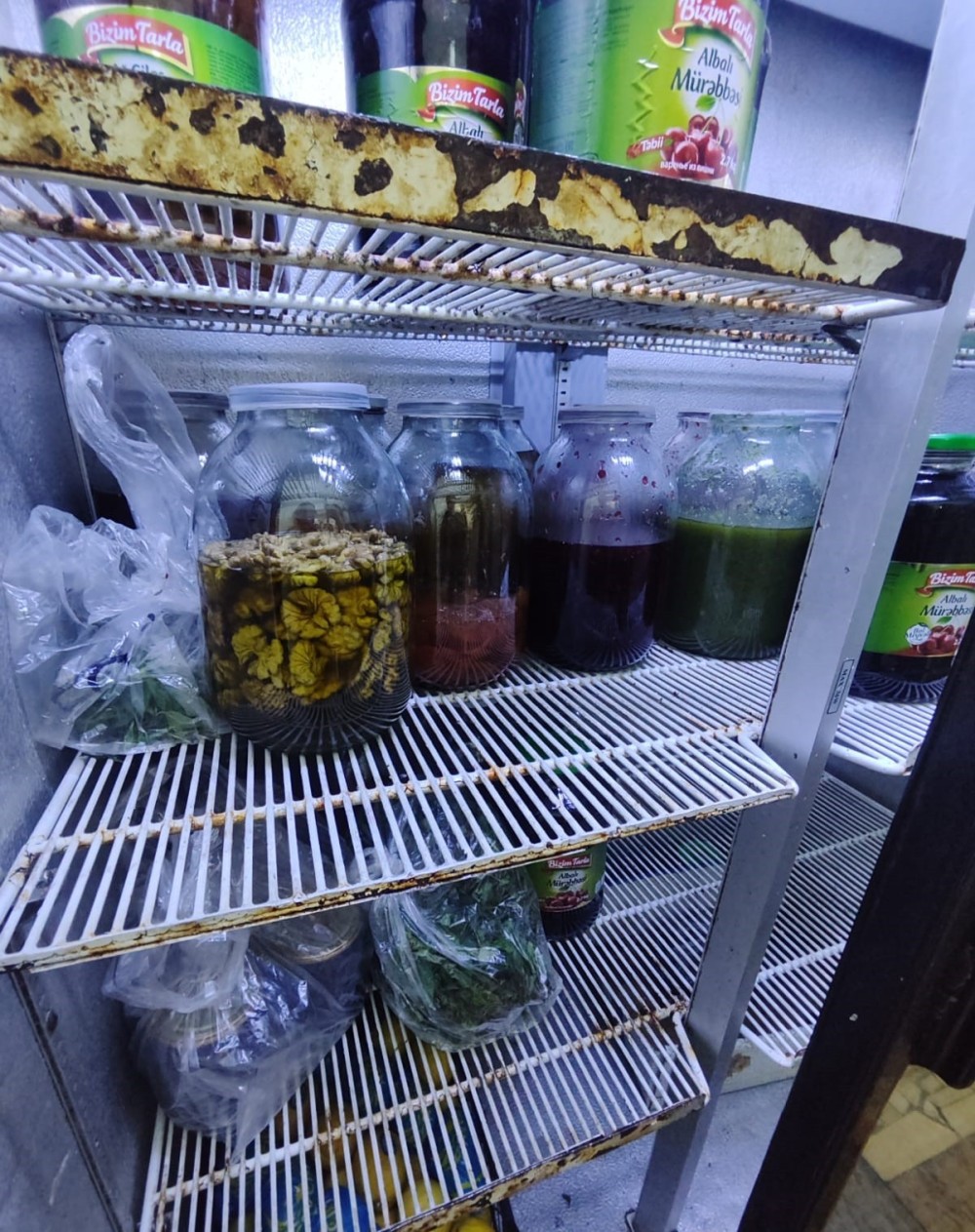 Daha bir restoranda nöqsanlar aşkarlandı/FOTOLAR