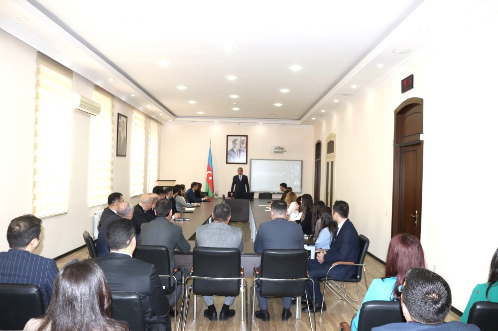 Vəkillər Kollegiyasının sədri vəkilliyə namizədlərlə görüşüb