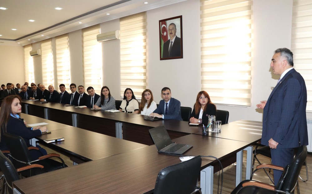 Vəkillər Kollegiyasının sədri vəkilliyə namizədlərlə görüşüb