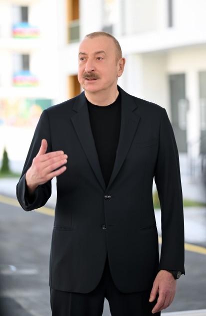 Prezident və xanımı Suqovuşan sakinlərinə evlərinin açarlarını təqdim etdilər -YENİLƏNİB (FOTOLAR)