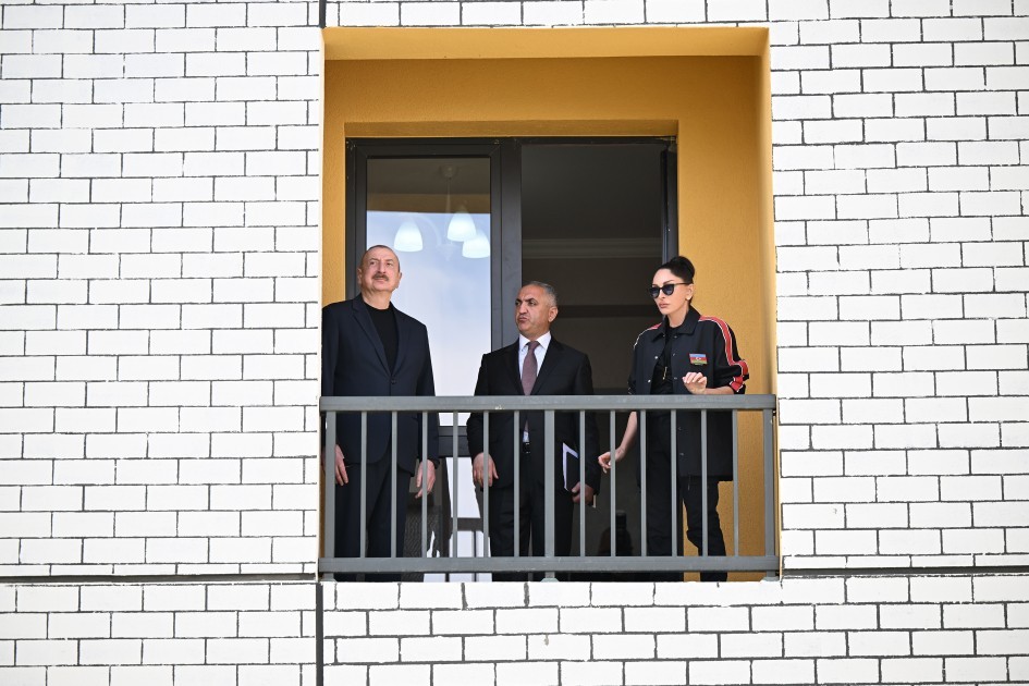 Prezident və xanımı Suqovuşan sakinlərinə evlərinin açarlarını təqdim etdilər -YENİLƏNİB (FOTOLAR)