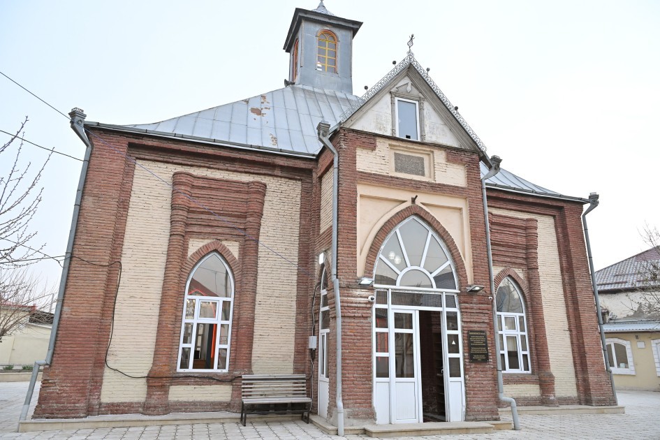 Leyla Əliyeva “Səkinə xanım” məscidini ziyarət edib -FOTOLAR