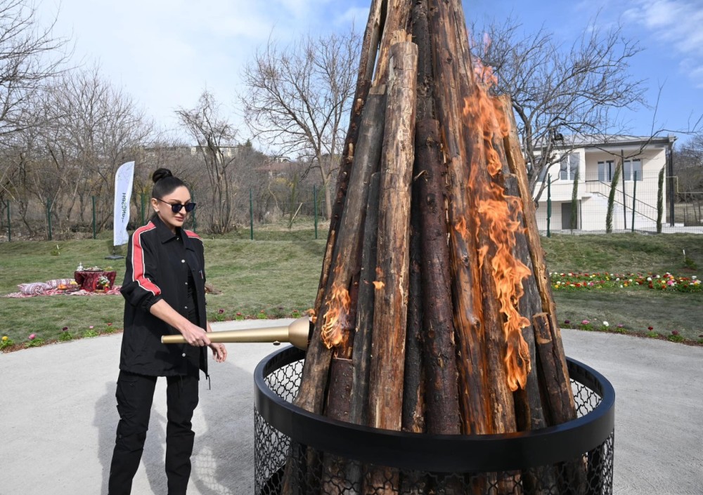 İlham Əliyev və xanımı Ağdərədə Novruz tonqalını alovlandırdılar -FOTOLAR/(YENİLƏNİB)