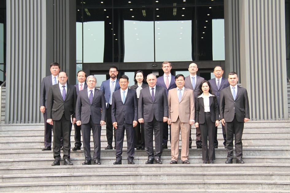 Baş prokuror Vyetnamda işgüzar səfərdədir -FOTOLAR