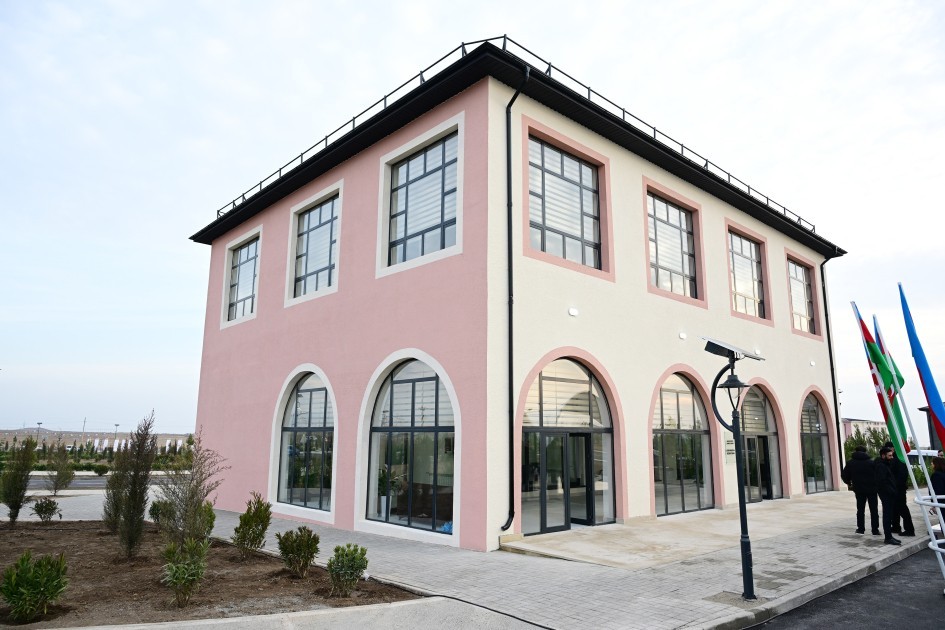 Bu gün açılışı olan Sarıcalı kəndindənFOTOLAR