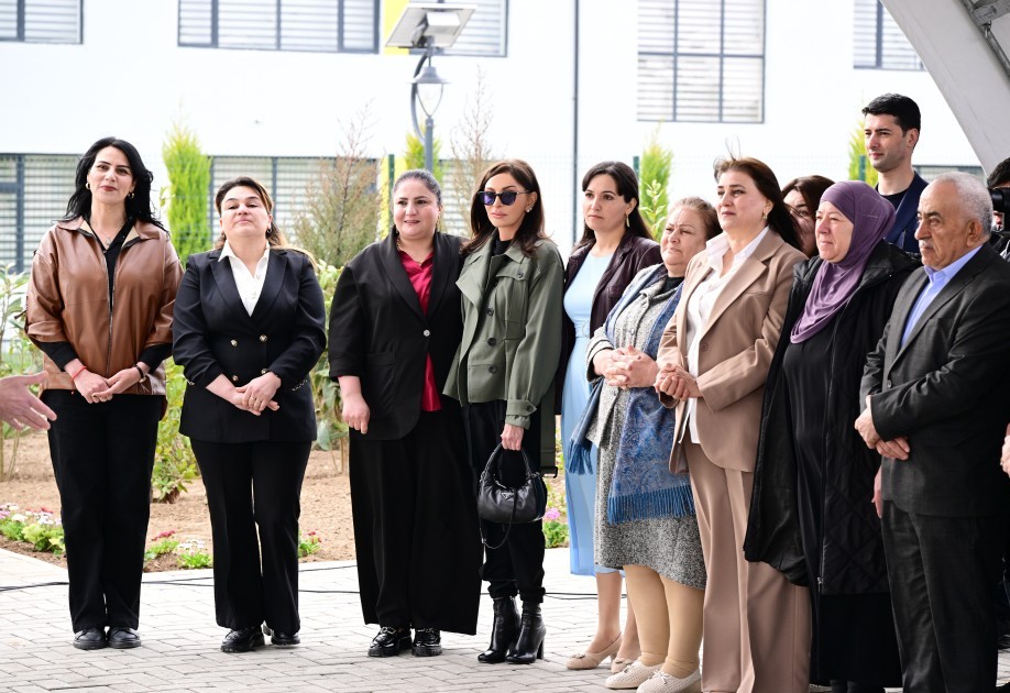 Bax, biz belə şəhər qururuq!” - Prezidentin sakinlərlə söhbəti (FOTOLAR)