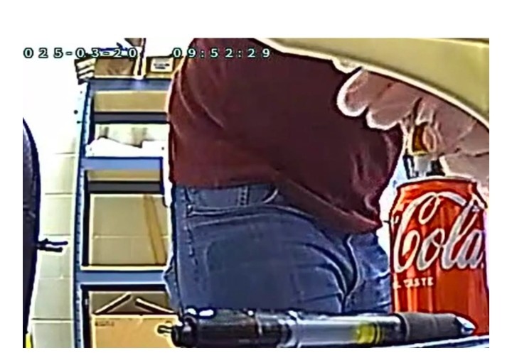 DƏHŞƏTLİ ƏMƏL: İş yoldaşının Coca-Colası"na"kley" qatıb zəhərləmək istədi