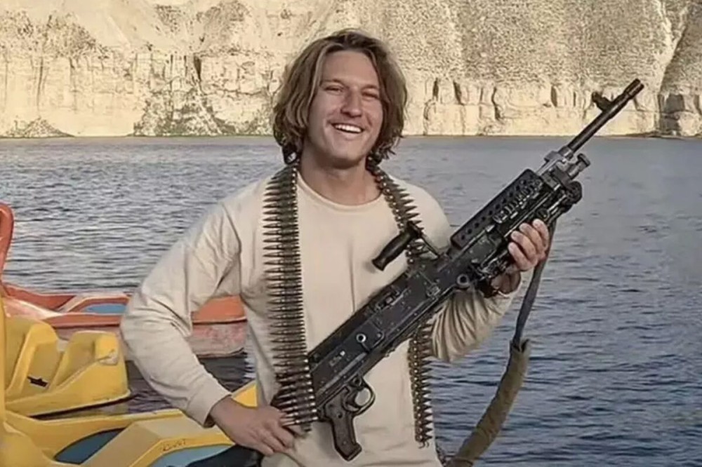 Amerikalı turist Hindistanda vəhşi qəbiləyə Coca-Cola verdiyinə görə həbs edilib