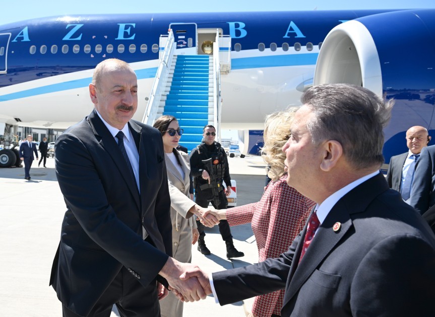Prezident və xanımı Türkiyəyə getdi