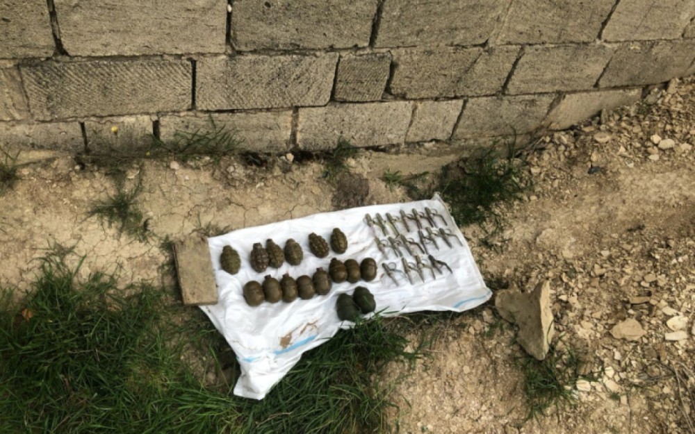 Abşeronda döyüş tətbiqinə yararlı silah-sursat tapılıb - FOTO