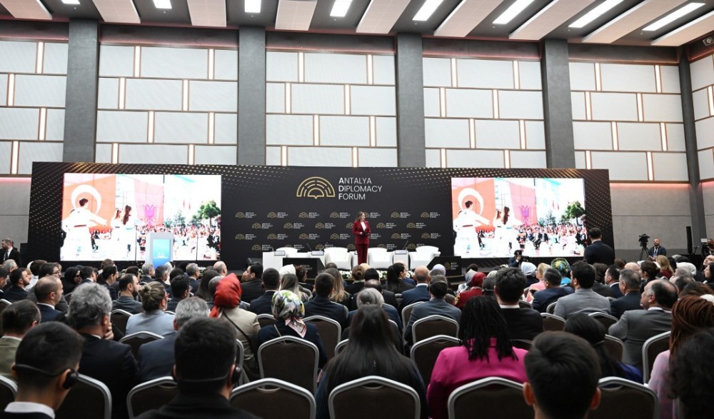 Mehriban Əliyeva Antalya Diplomatiya Forumunun panel iclasında iştirak edib - FOTOLAR
