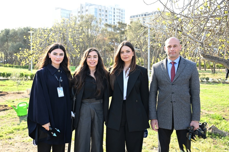 Leyla Əliyevanın təşəbbüsü ilə ağaclara nömrəli etiketlər vuruldu - FOTOLAR