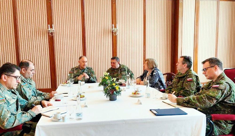 Baş Qərargah rəisi Slovakiyaya getdi- FOTOLAR