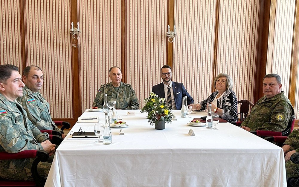 Baş Qərargah rəisi Slovakiyaya getdi- FOTOLAR