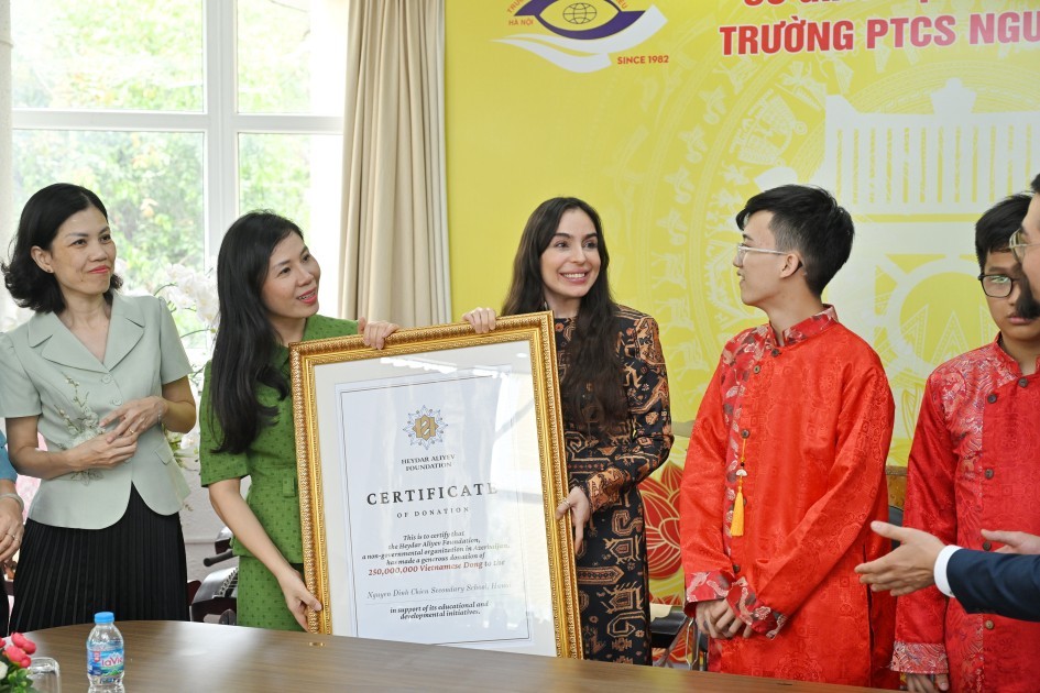 Leyla Əliyeva Hanoyda məktəbdə olub - FOTOLAR