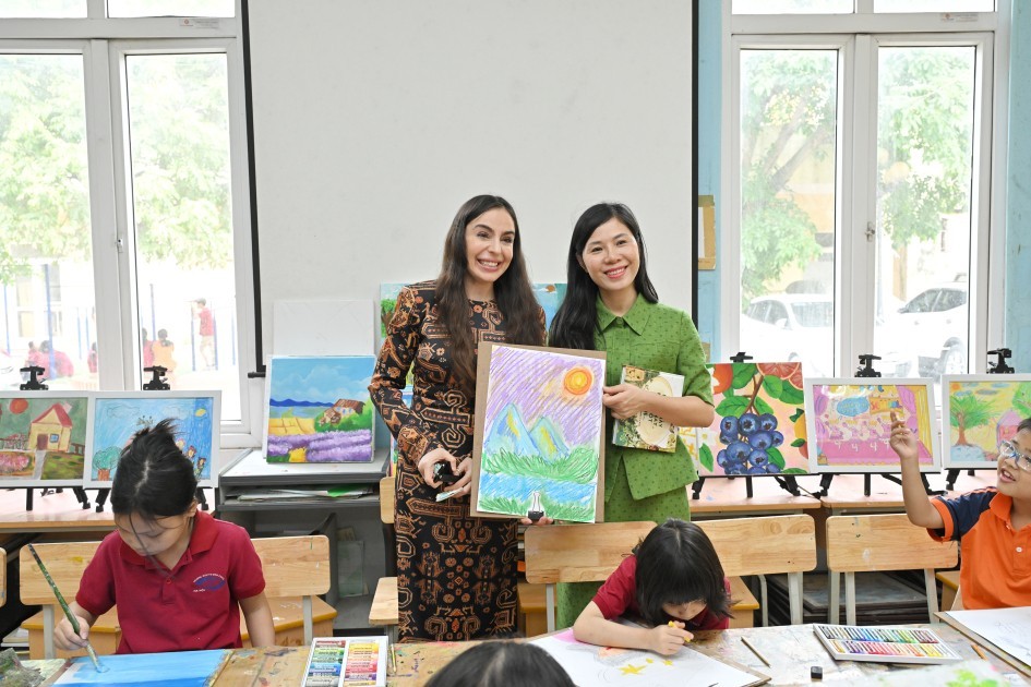 Leyla Əliyeva Hanoyda məktəbdə olub - FOTOLAR