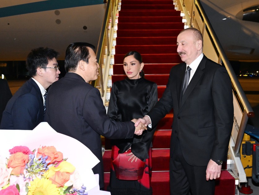 İlham Əliyev xanımı ilə birlikdə Çinə getdi