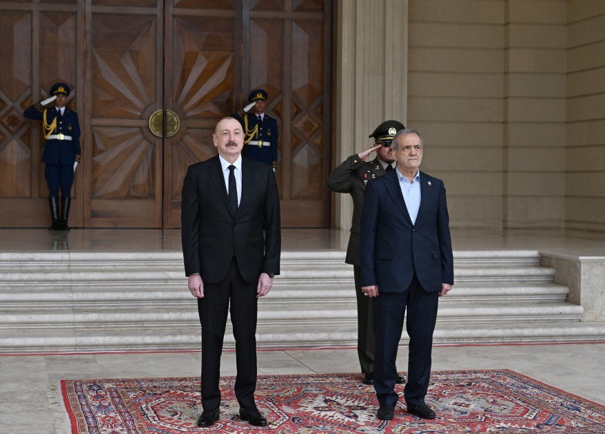 İlham Əliyev Pezeşkianı qarşıladı -FOTOLAR