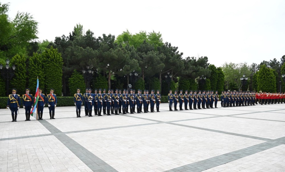 İlham Əliyev Pezeşkianı qarşıladı -FOTOLAR