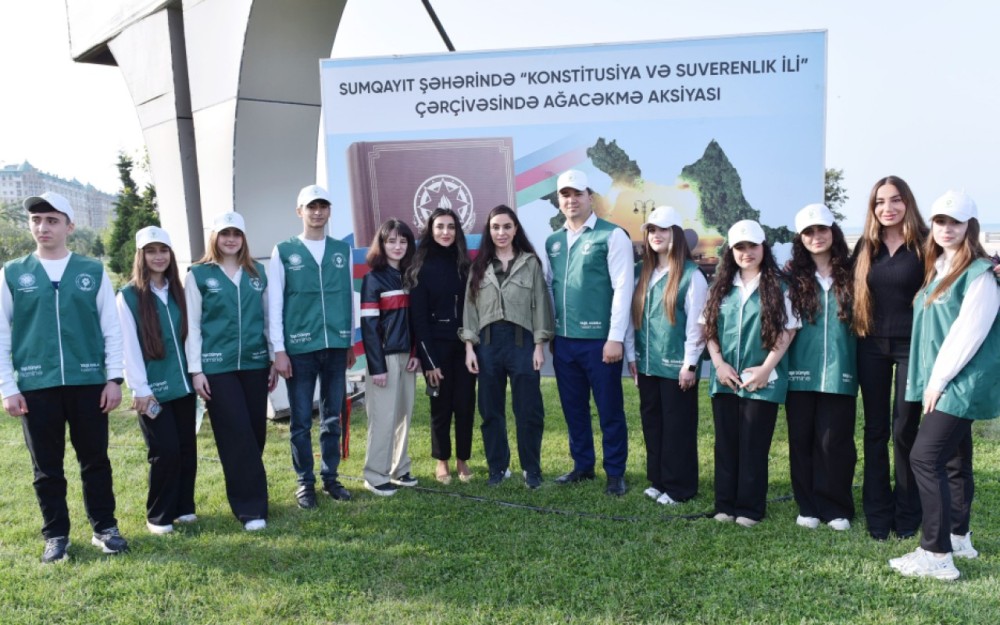 Leyla və Arzu Əliyevalar ağacəkmə aksiyasında -FOTOLAR