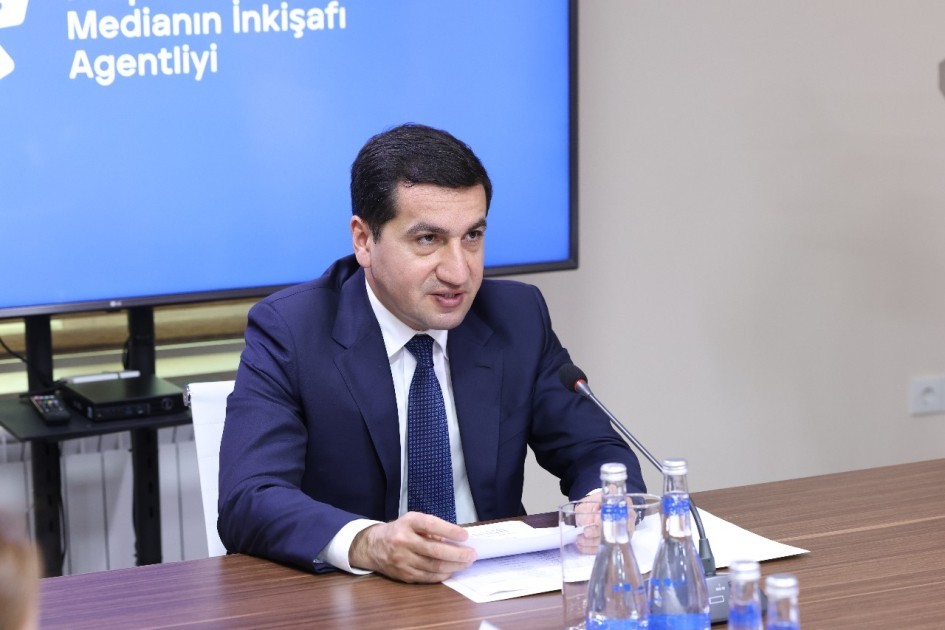 Hikmət Hacıyev media subyektlərinin rəhbərləri ilə görüş keçirdi - FOTOLAR