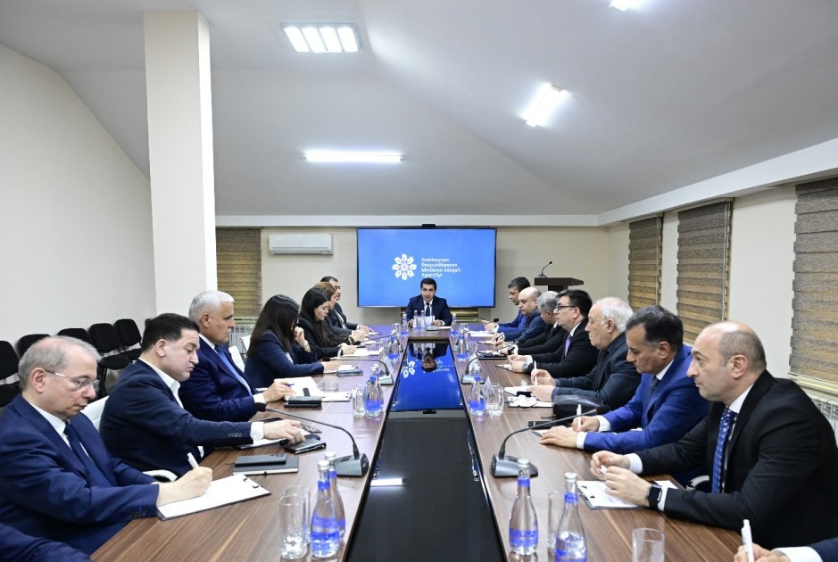 Hikmət Hacıyev media subyektlərinin rəhbərləri ilə görüş keçirdi - FOTOLAR