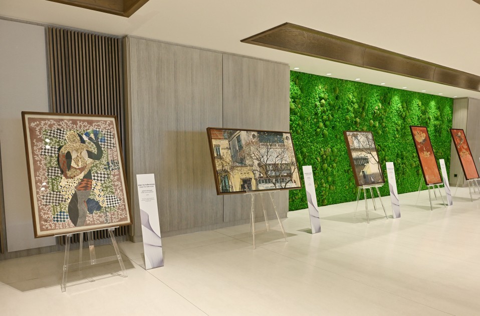 Prezident və ailə üzvləri Vyetnam rəsm sərgisində -FOTOLAR