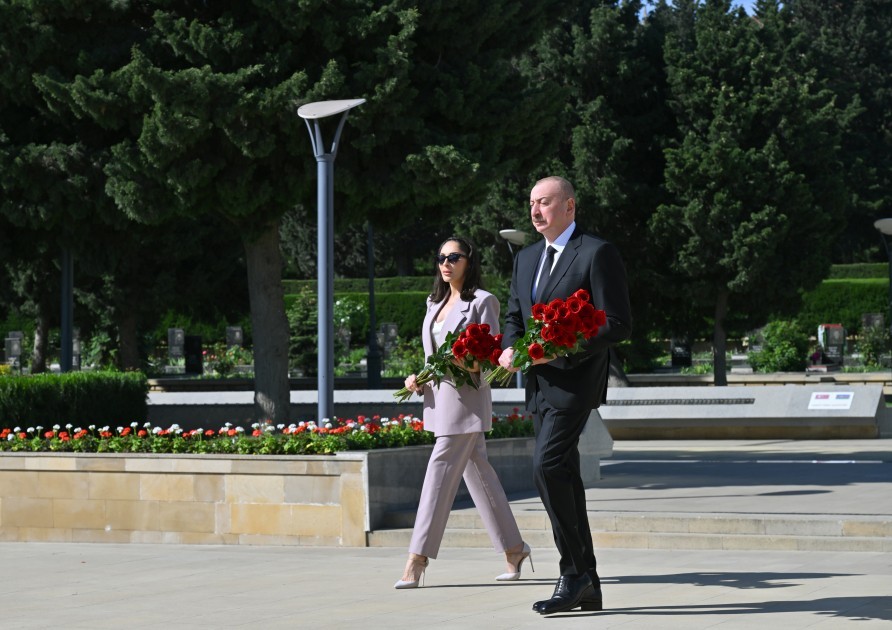 İlham Əliyev və Mehriban Əliyeva faşizmlə mübarizədə həlak olanların xatirəsini anıblar/ YENİLƏNİB +FOTO