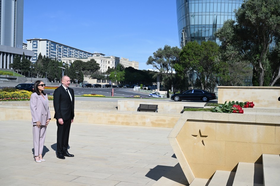 İlham Əliyev və Mehriban Əliyeva faşizmlə mübarizədə həlak olanların xatirəsini anıblar/ YENİLƏNİB +FOTO