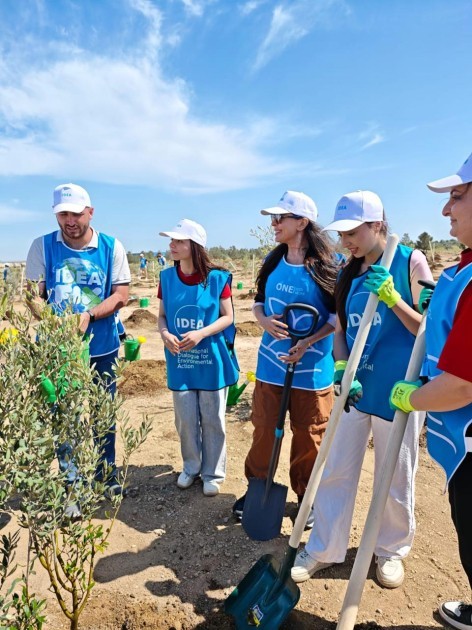 Leyla və Arzu Əliyevaların iştirakı ilə ağacəkmə aksiyası keçirilib -FOTOLAR