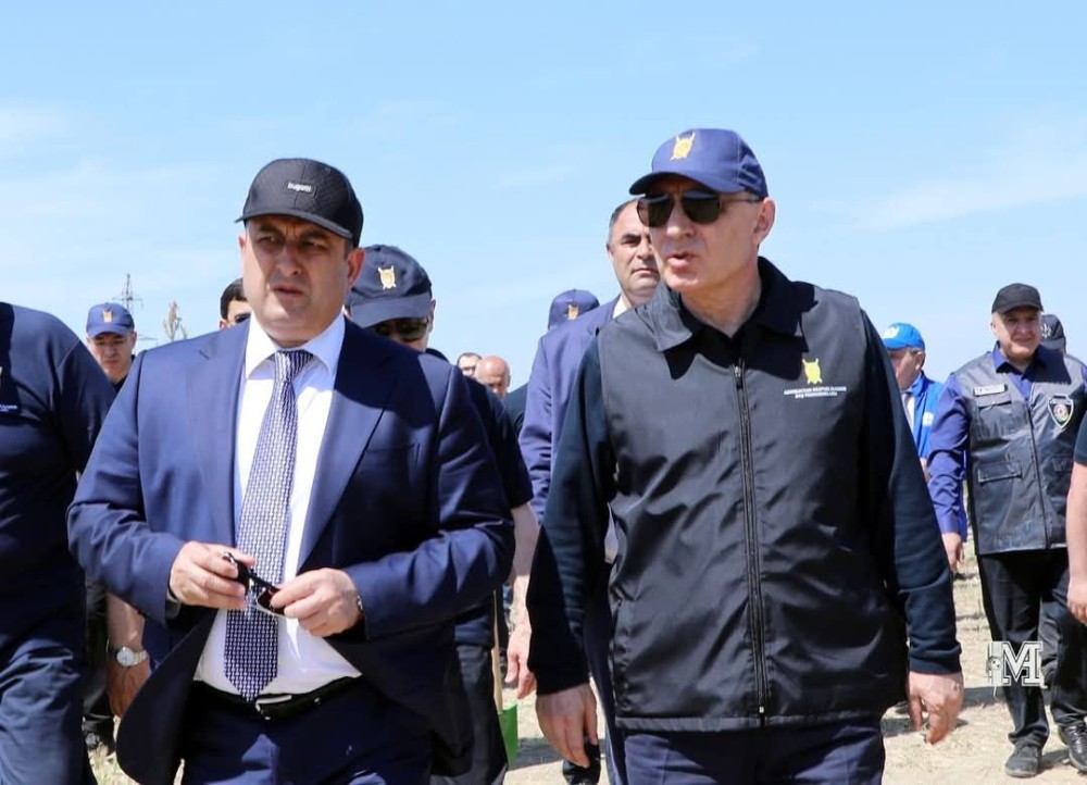 Adil Əliyev Baş prokurorla ağac əkdi +FOTO