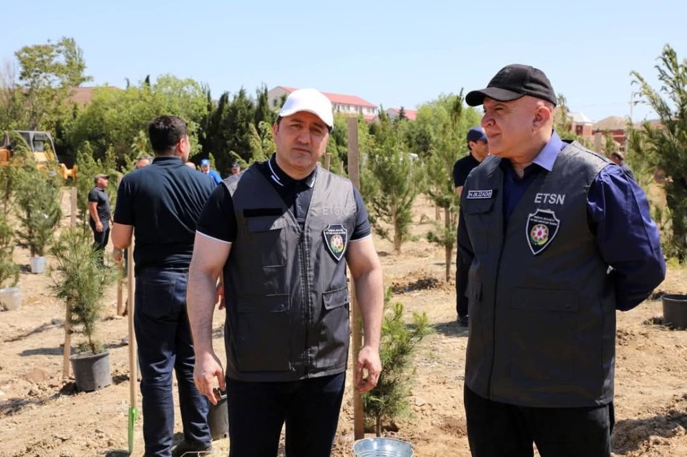 Adil Əliyev Baş prokurorla ağac əkdi +FOTO